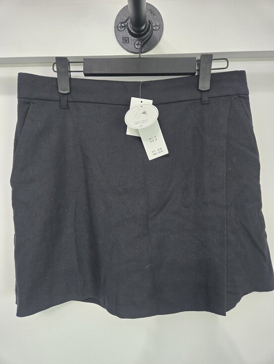 Hollister Pants - New. Hollister Black Skort with Built-In Shorts & Pockets Medium